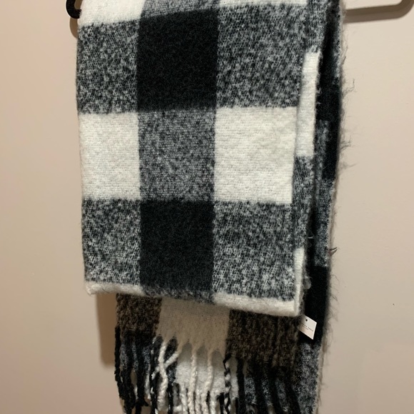 NWT American Eagle Plaid Blanket Scarf - Picture 3 of 7